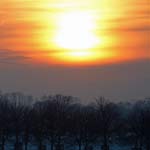 How atmospheric refraction can make the Sun visible when it's still below the horizon ©Tim Jones