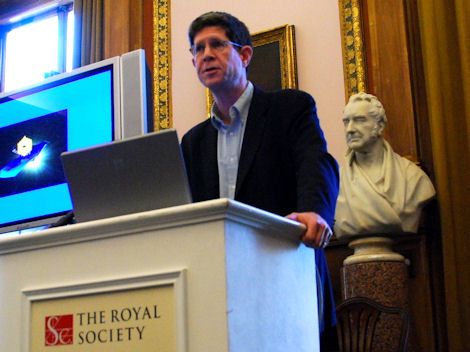 Michael Lemonick at the Royal Society (photo Sven Klinge)