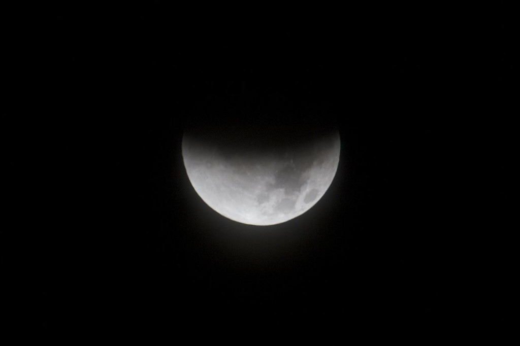 Lunar Eclipse, 10 Dec. 2011, 5.24 PST, Los Angeles, Photo:Tim Jones