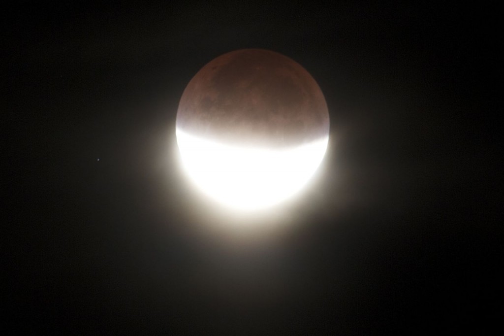 Lunar Eclipse, 10 Dec. 2011, 5.35 PST, Los Angeles, Photo:Tim Jones