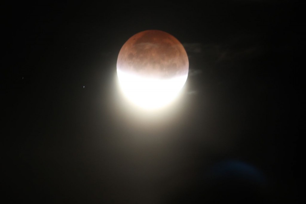 Lunar Eclipse, 10 Dec. 2011, 5.39 PST, Los Angeles, Photo:Tim Jones