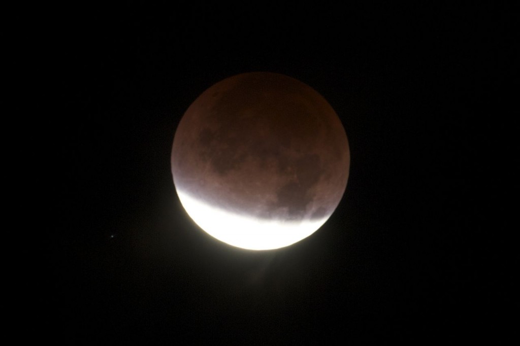 Lunar Eclipse, 10 Dec. 2011, 5.50 PST, Los Angeles, Photo:Tim Jones