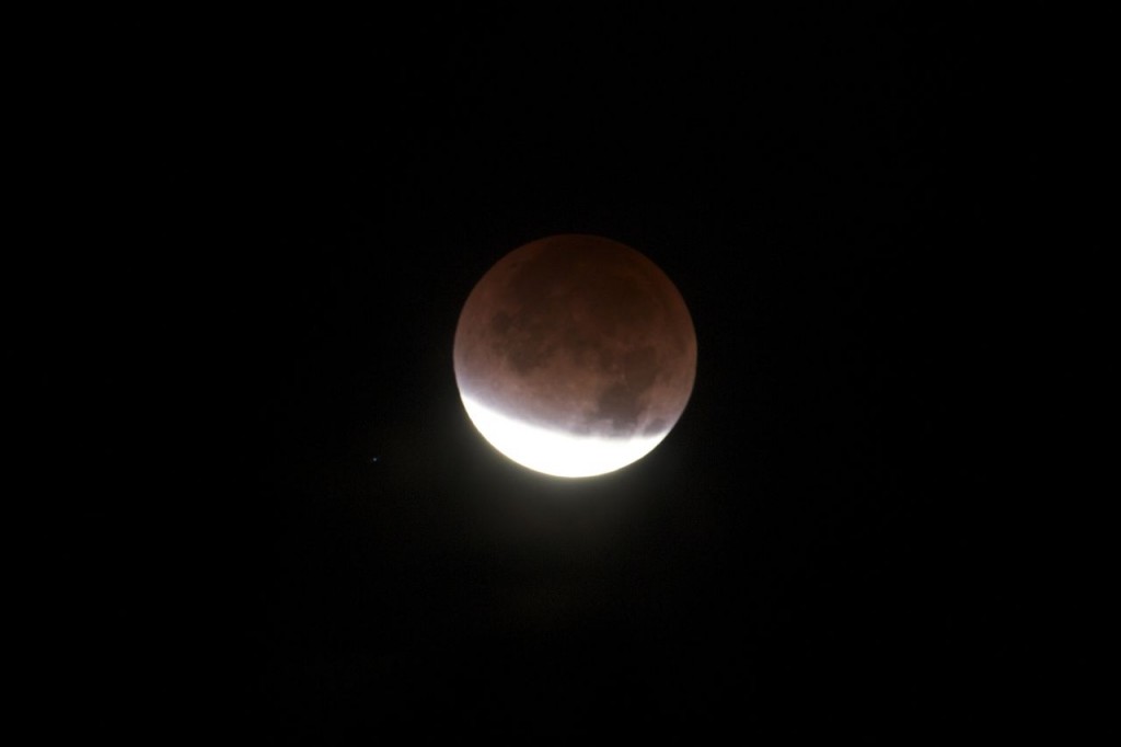 Lunar Eclipse, 10 Dec. 2011, 5.50 PST, Los Angeles, Photo:Tim Jones