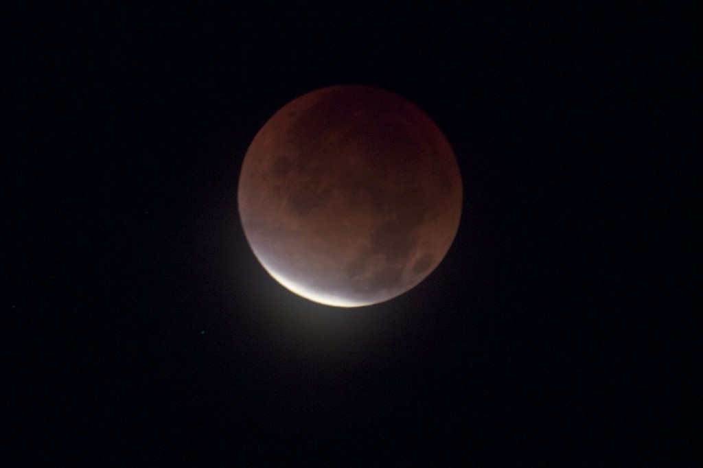 Lunar Eclipse, 10th Dec 2011, 6.04 PST, Los Angeles (Photo:Tim Jones)