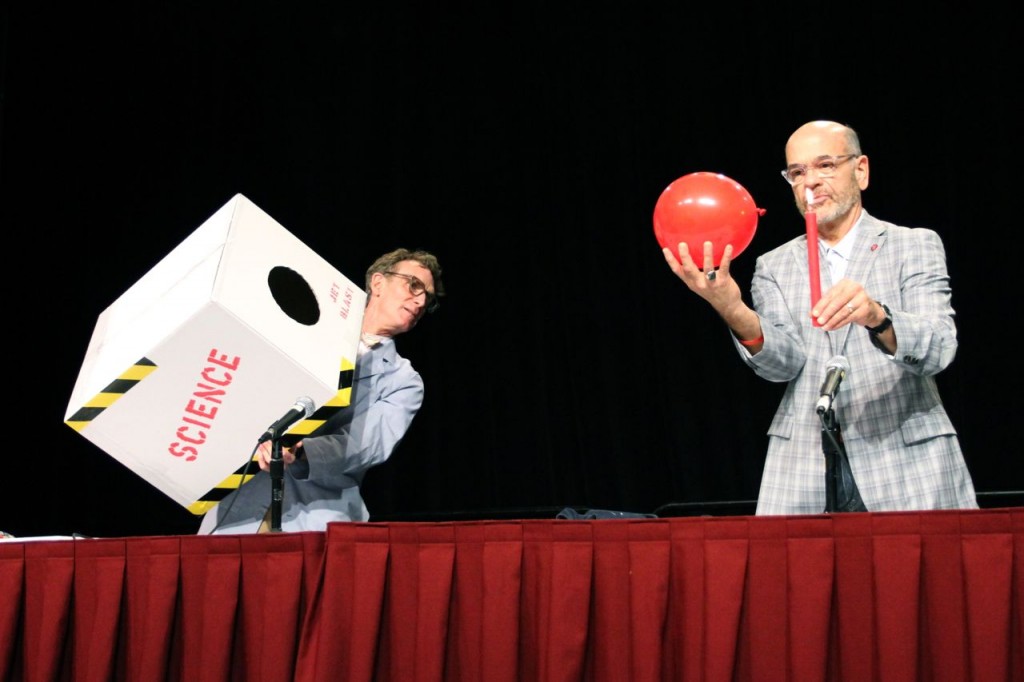 Bill Nye and Robert Picardo do science (Photo: Tim Jones)