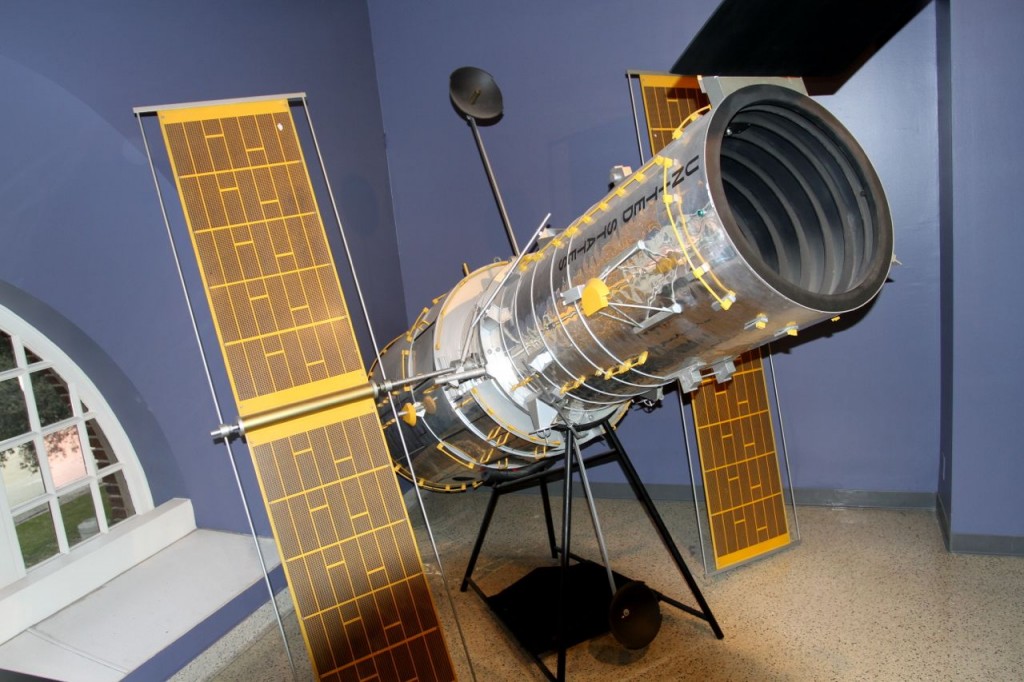 The Hubble Space Telescope can see clearly now thanks to Endeavour. (Model at Cal.Science.Center) ©Tim Jones
