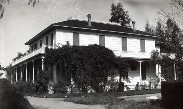 In 1907, Hale bought the 'Hermosa Vista' on Bellafontaine Street in South Pasadena, formally the city's first hotel and post office, which he owned until 1936. He equipped the house with an 8.5-inch telescope through which he watched the observatory being built (Starr12 page 75)(South Pasadena Public Library)